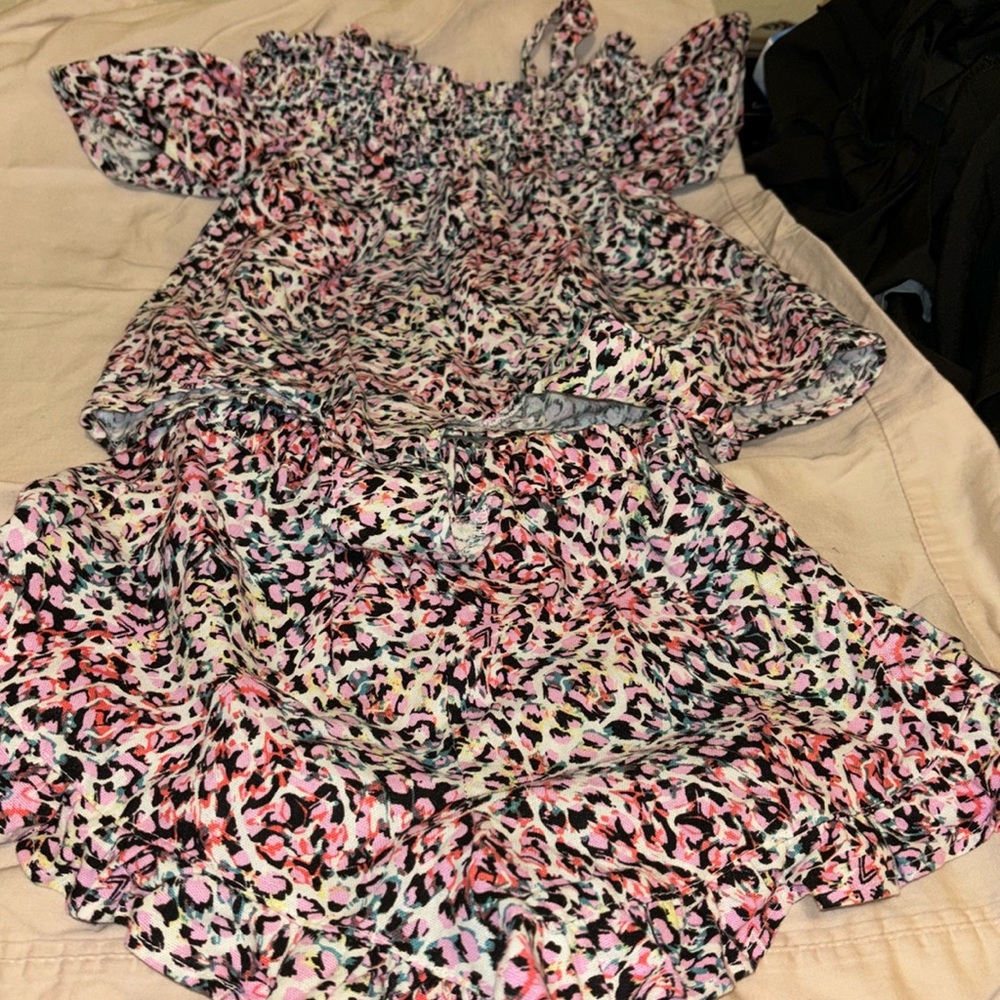 Worn one 2 piece set Vince Camuto size 8